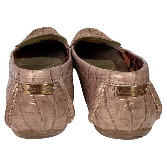 Gorgeous ANNE KLEIN Shiny rose gold CROCODILE Pattern Women Size 6M Loafers - Picture 3 of 5